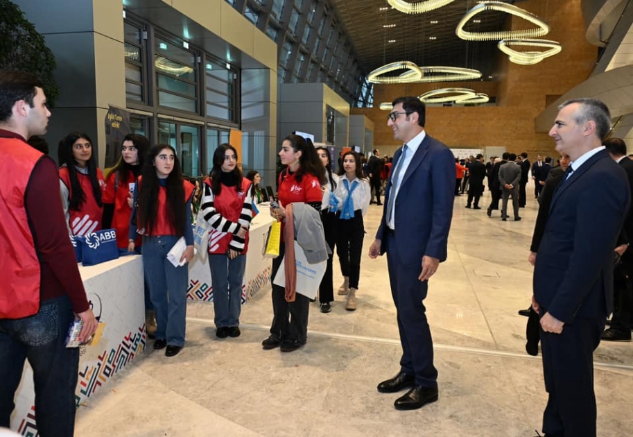 Bolqarıstanın nazir Bakıda idman qurğularının fəaliyyəti ilə tanış olub - FOTO